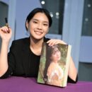แฟนคลับใจฟู! “เฌอปราง อารีย์กุล” แจกรอยยิ้ม สบตากันอย่างใกล้ชิด  ในงาน Cherprang’s Photobook Fansign Event